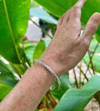 Load image into Gallery viewer, Eye Peaked Bracelet - Small World Goods