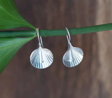 Load image into Gallery viewer, Flower Drop Hill Tribe Earrings