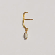 Load image into Gallery viewer, River Pearl Ear Cuff